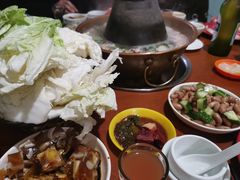-洞庭洲·防空洞火锅·烧烤·铜锅涮肉(新百广场店)