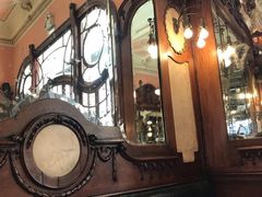 -Majestic Café