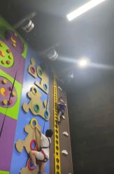 -蹦贝运动中心·蹦床·攀岩·闯关(龙岗店)