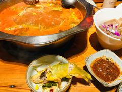 -野山舂·贵州现舂酸汤火锅(鸿通城店)