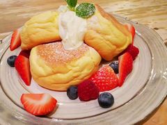 莓果奶油芝士舒芙蕾松饼-UPPER KITCHEN(延安路店)