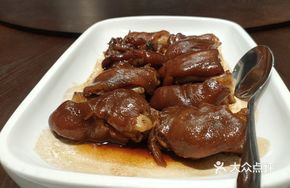 Homestyle Braised Pig's Feet
