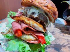 双蛋指椒牛肉汉堡-魏斯理汉堡(西安沣东吾悦店)