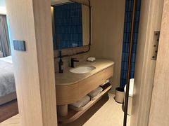 -深圳罗湖口岸国贸桔子水晶酒店