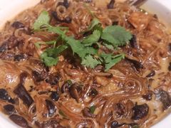 新年小鸡炖蘑菇-四姐妹东北饺子(沙尾路店)