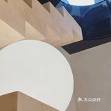 與光影相生，與時間相隨，安於一隅，在靜謐中追尋詩意。