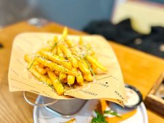 -Mark&Mars Restaurant