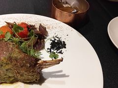 烤新西兰羔羊扒香草脆片-圣丰索菲特·法国餐厅