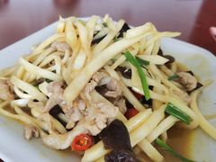 茭白炒肉-渔娘蟹庄(阳澄湖莲花岛店)