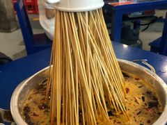 串串-马路边边麻辣烫联盟路店