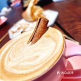 特别是下午的阳光从院子照进来，捧杯咖啡