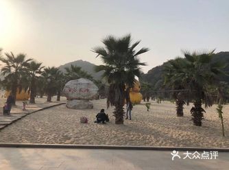 看朋友来这里好像很好玩的样子，趁着这段时间还阳光明媚