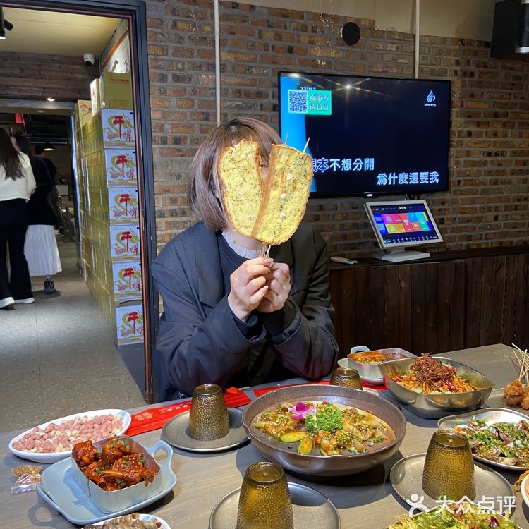 无论是学生党还是上班族，都可以在这里找到适合自己的美食