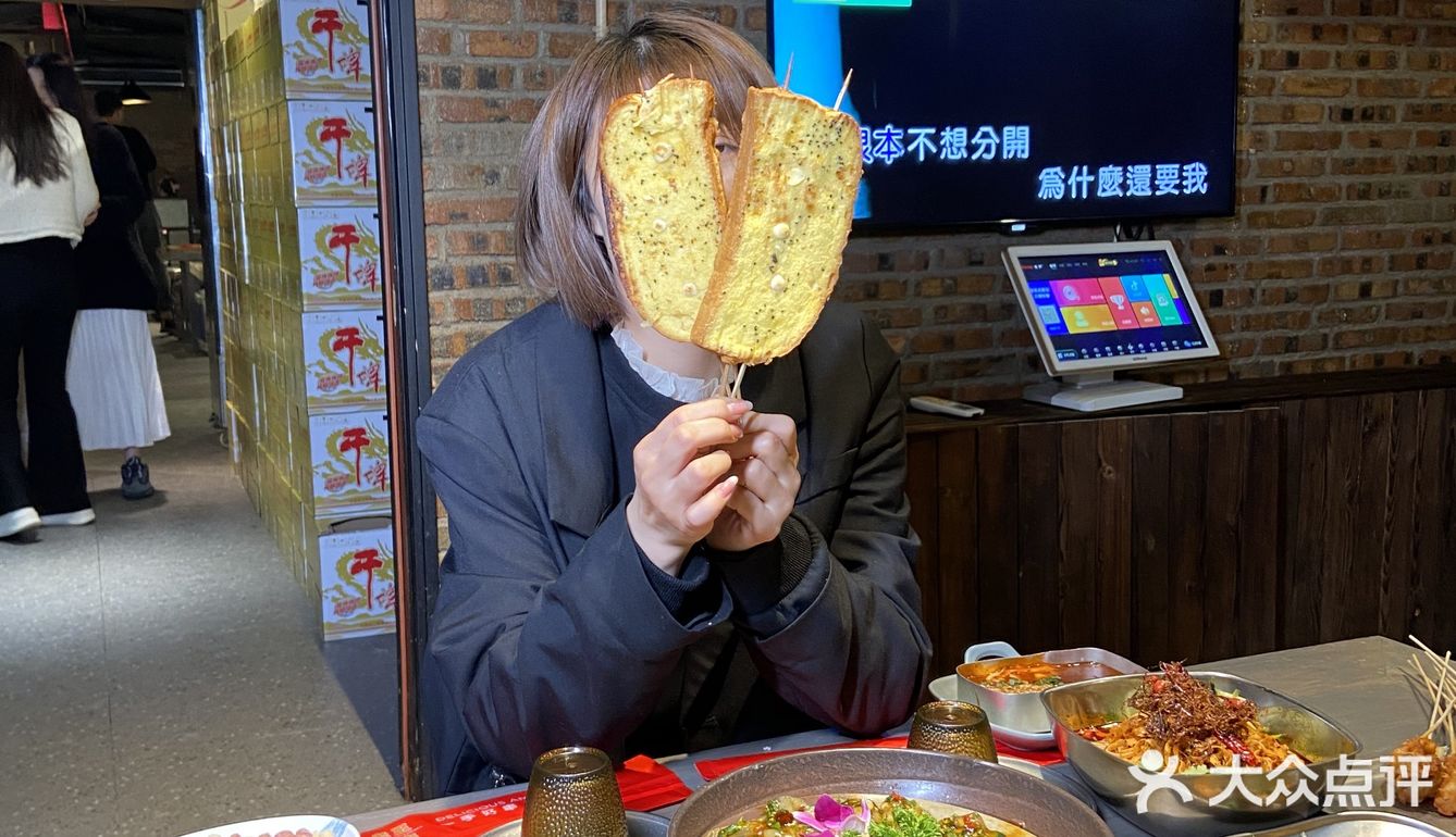 无论是学生党还是上班族，都可以在这里找到适合自己的美食