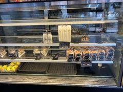 面包甜点陈列柜-啊噗吐呦现场烘焙(麦凯乐店)