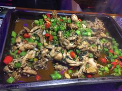 炭烧牛蛙平锅紫苏味-蘭奢雅集·江浙菜(青山江滩店)