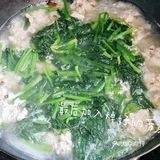 快手家常汤菜【菠菜粉丝丸子汤】