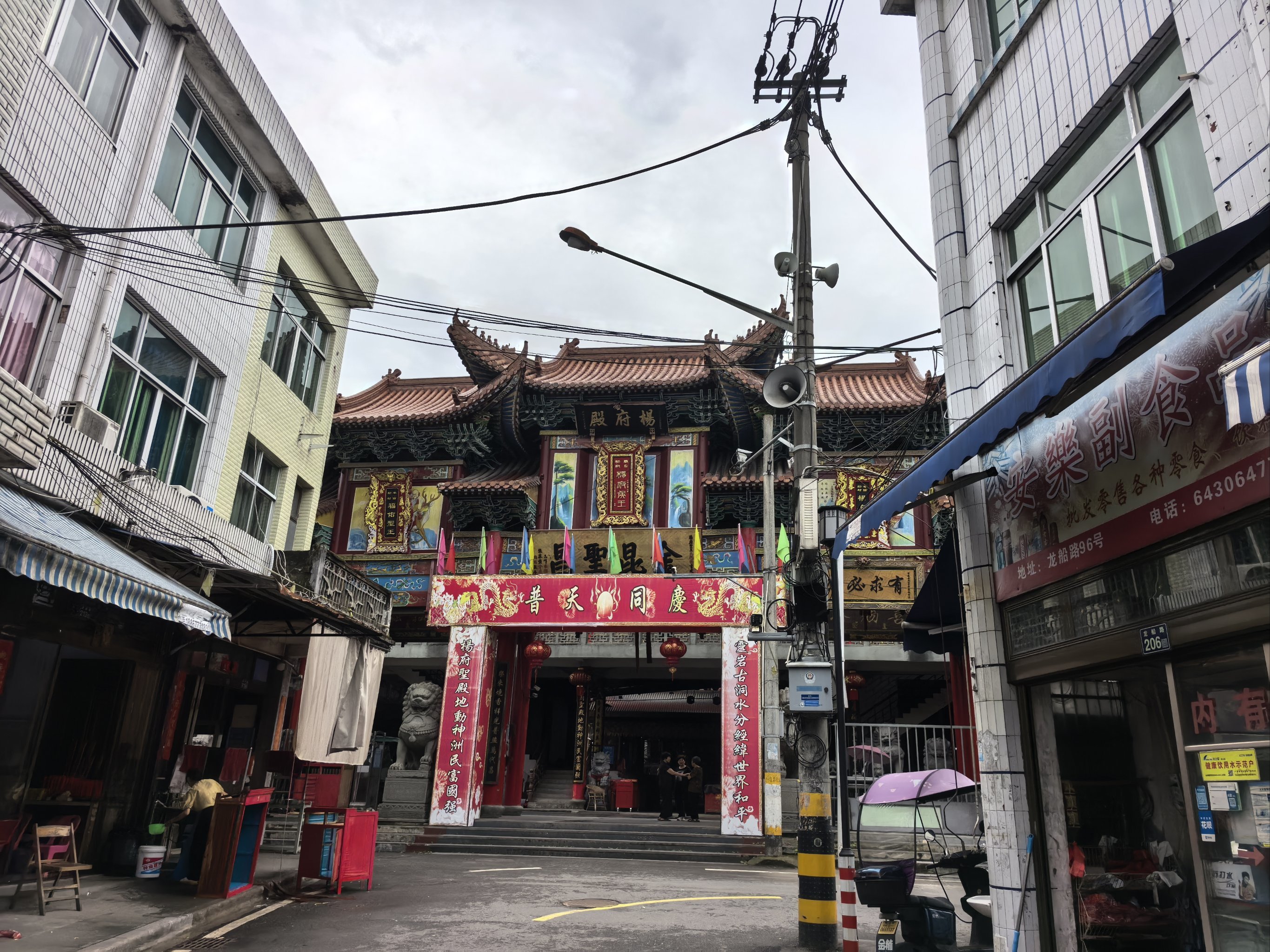 据说这个鲸头杨府殿面积是最大的