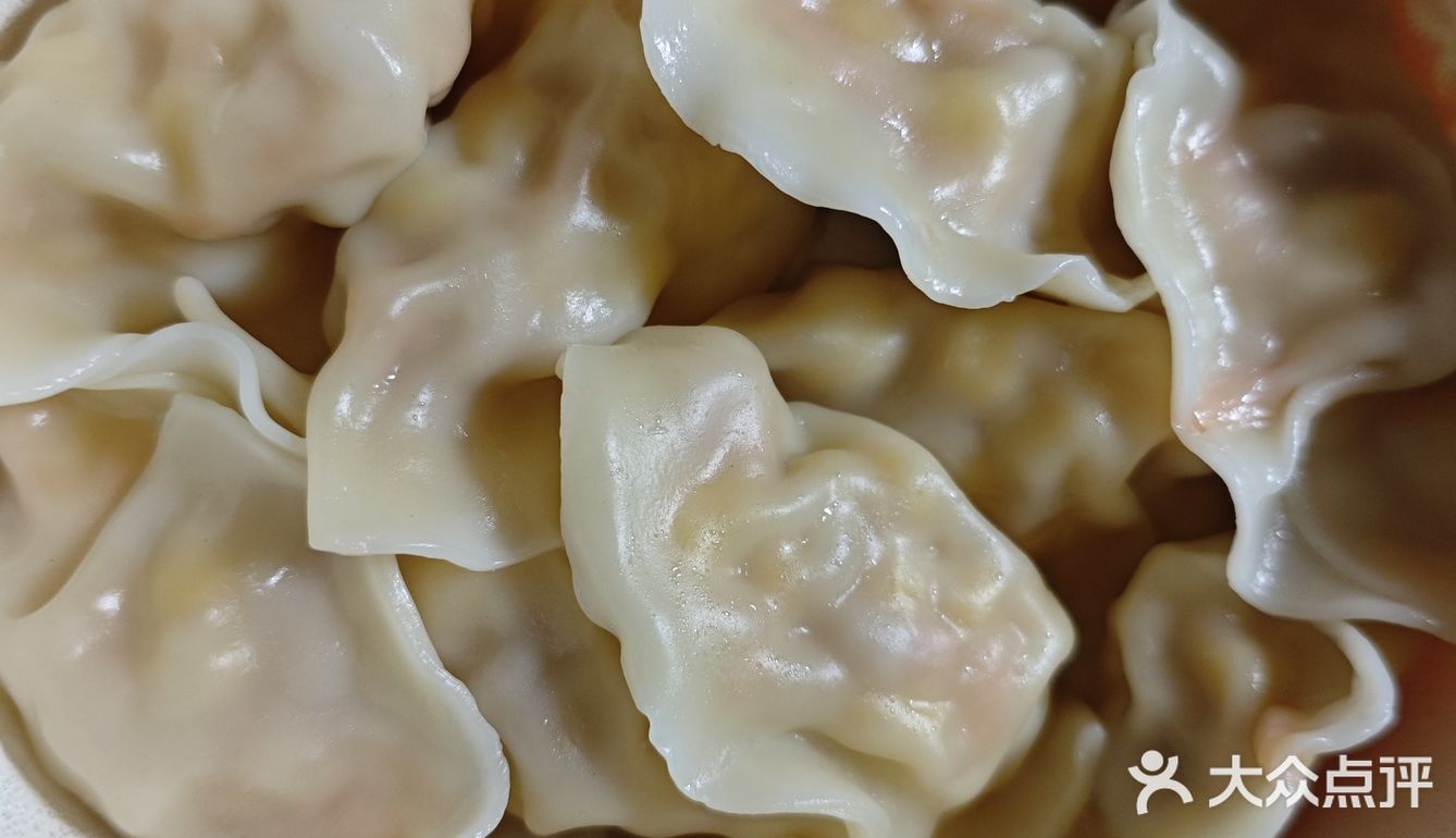 今天的午饭吃得好丰富