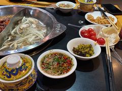 山珍菌汤鸳鸯锅-袍哥码头老火锅(横岗分店)