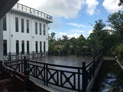 -Neary Khmer Restaurant