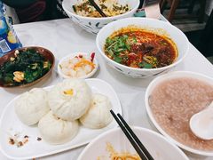 -李与白包子铺(桐梓林店)