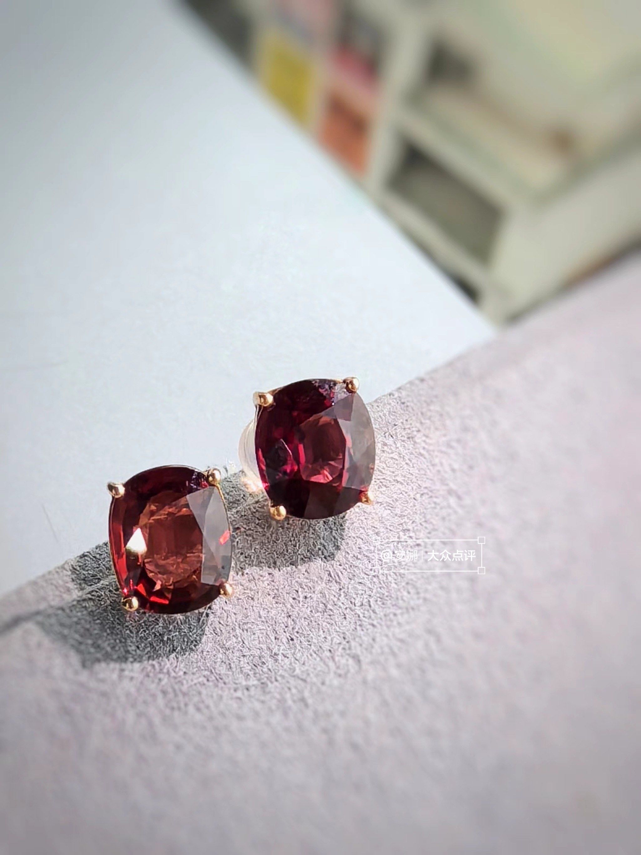 四爪红碧玺耳钉