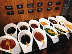 自助调料区-领鲜活海鲜榴莲自助火锅(东门店)