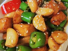 杏鲍鱼菇猪颈肉-喜上喜鸡煲翅(吉大店)