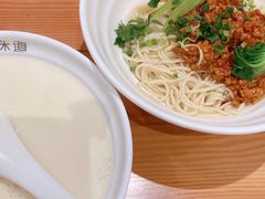 麻酱辣拌面-弄堂咪道-饭香·面香·馄饨香(钦州北路田尚坊店)