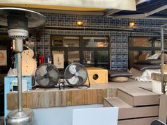 -layback cafe & bar