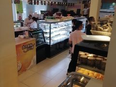 面包甜点陈列柜-蜂蝶来饼店(拱北总店)