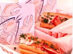 -Pinchy's Lobster & Champagne Bar