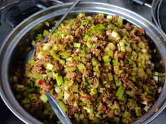 芹菜牛肉-兰烘糕