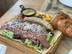 -Mark&Mars Restaurant