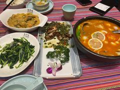 -香巴拉云南餐厅(华莱坞店)
