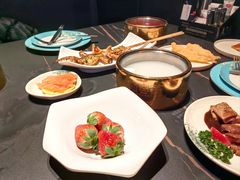 -雍容荟帝王蟹活龙虾展台自助(IFS黑金店)
