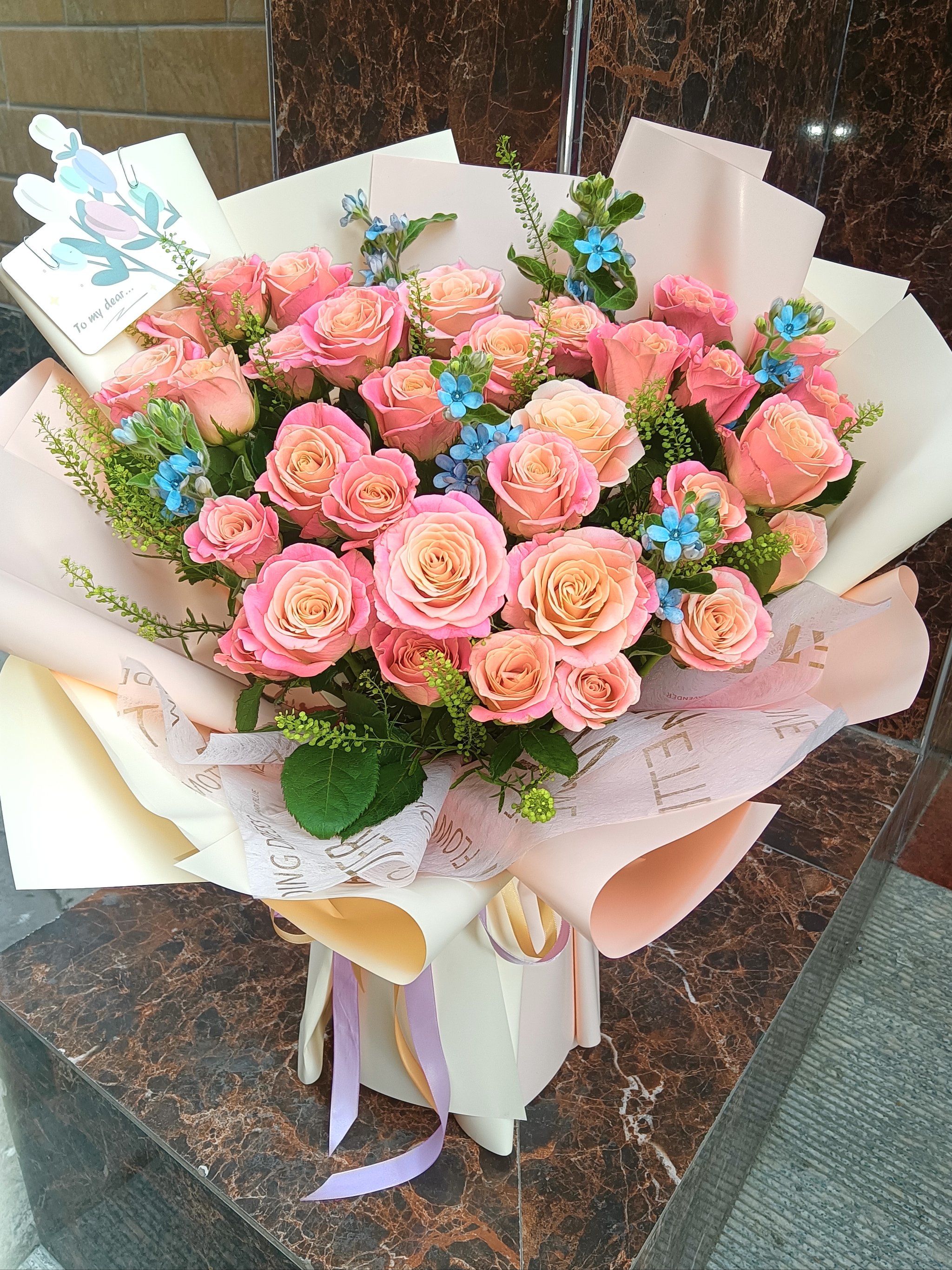 临时接到通知,长辈过生日,买束鲜花祝贺一下「锦上添花鲜花坊」