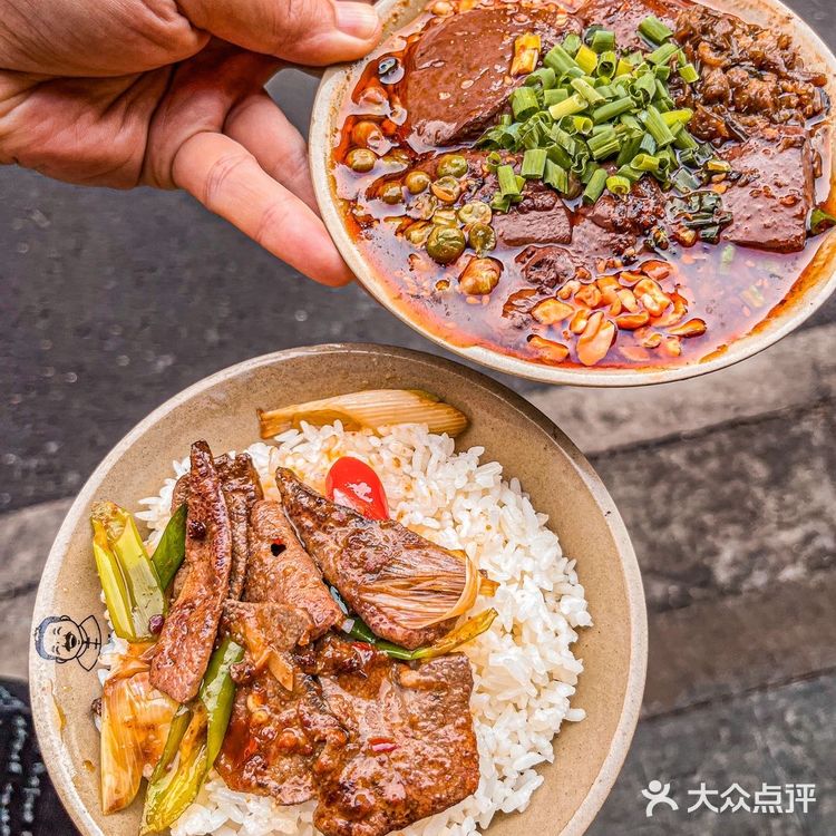 来乐山必吃的谢老五跷脚牛肉，冲就对了✔️