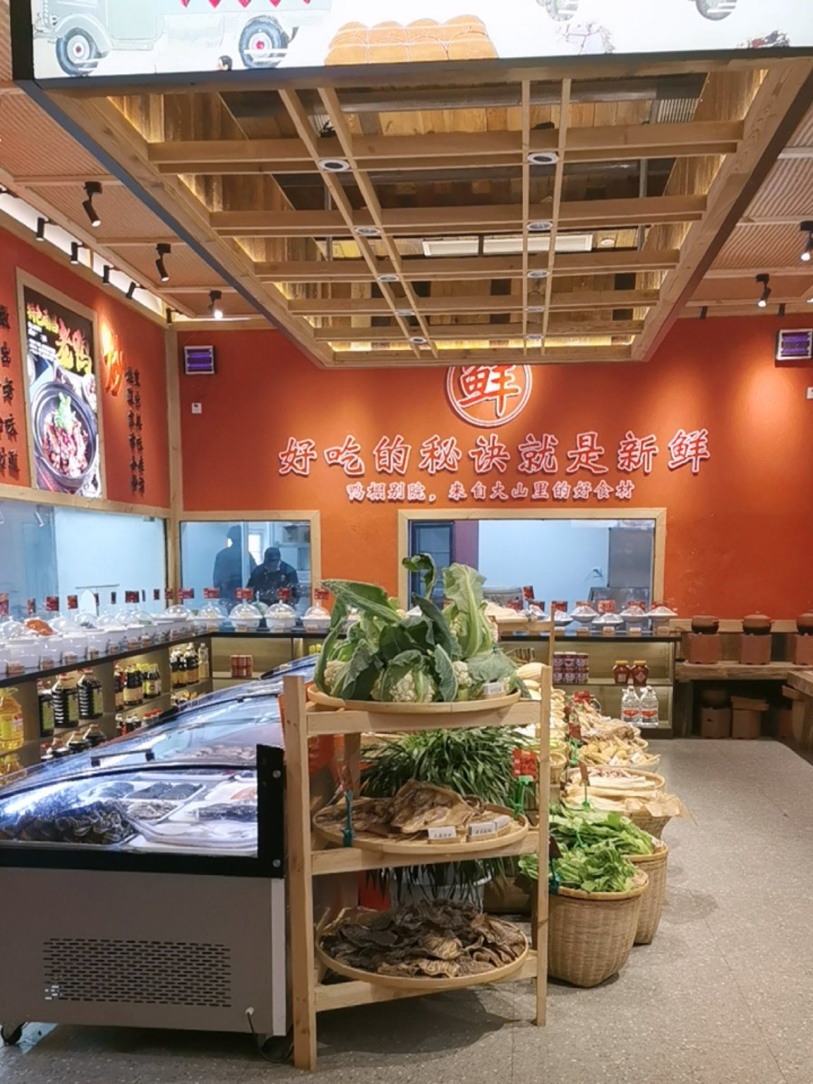 环境不错,点菜区有小吃,菜品种类很多