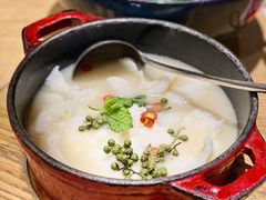 酸汤煮嫩滑鱼片-小大董·烤鸭(王府井apm店)