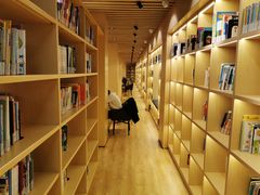 -漕河泾街道图书馆(漕河泾社区文化活动中心店)