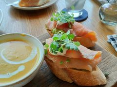 -ROAST coffee & eatery