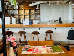 -ROAST coffee & eatery