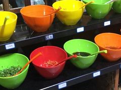 自助调料区-果松木炭酸菜铜火锅·外婆参鸡汤