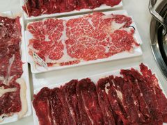 中间那盘雪花（脖仁）-三头牛·潮汕牛肉生蚝火锅 (夏湾店)