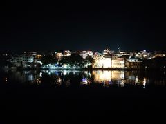 -Lake Shore Hotel & Restaurant