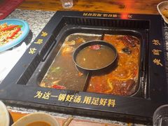 -老牌坊云南鱼豆花火锅(哈西万达店)