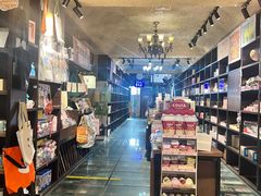 -钟书阁(松江泰晤士小镇店)