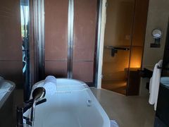 -三亚湾海居铂尔曼度假酒店